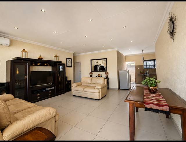 2 BEDROOM TOWNHOUSE FOR SALE IN THREE RIVERS